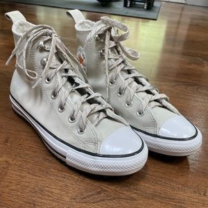 Womens/Mens High Top Converse In off white. Size: Womens 6.5